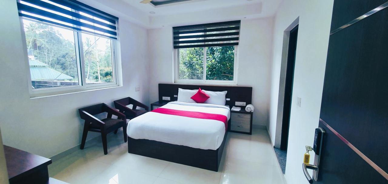 Dream Castle Hotel Munnar Bagian luar foto