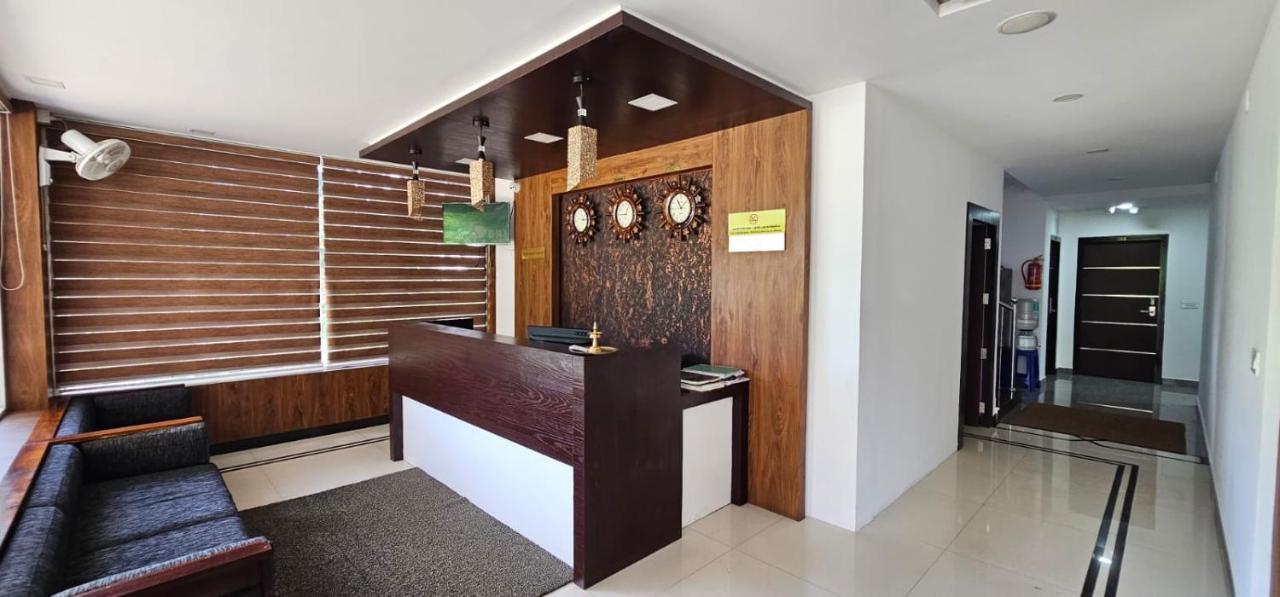 Dream Castle Hotel Munnar Bagian luar foto